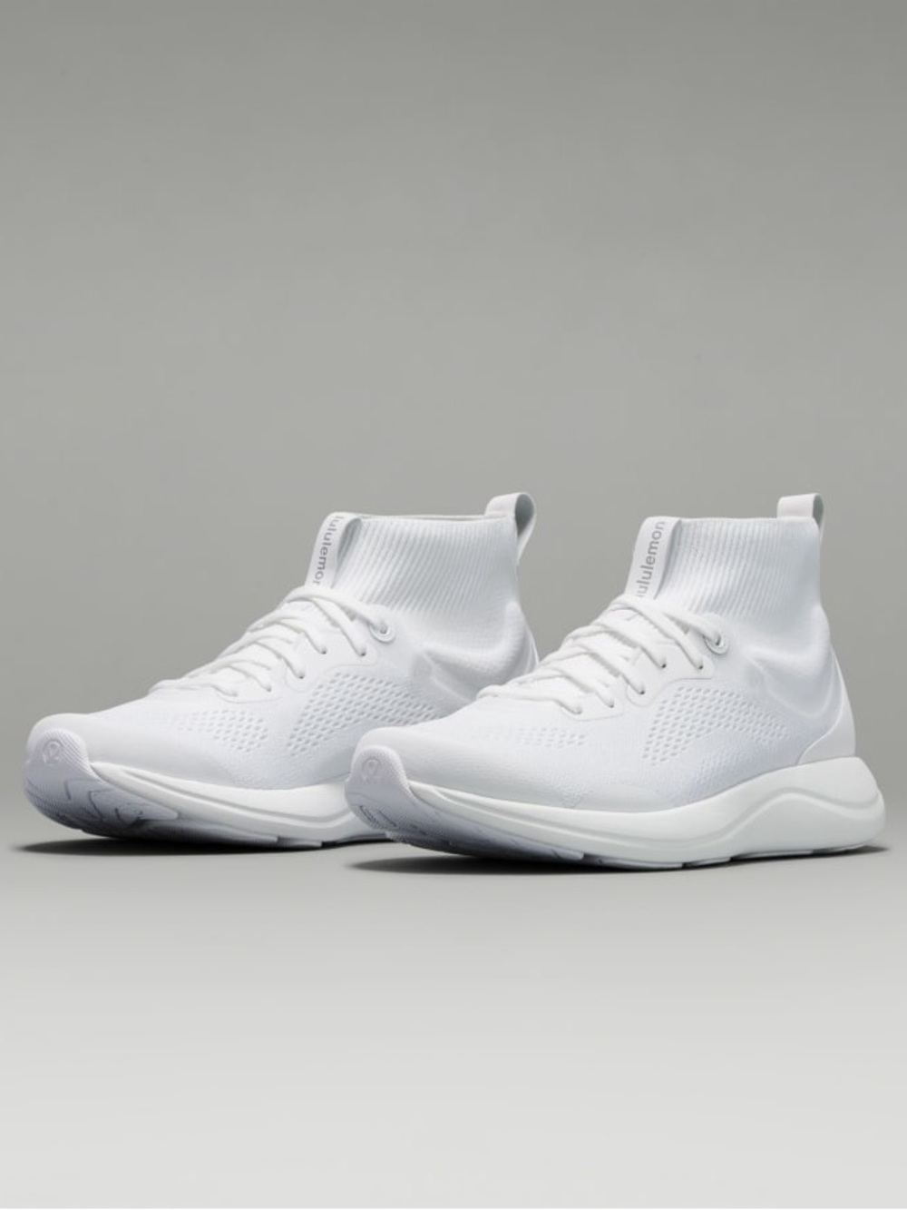 Lululemon women charge feel sneaker
